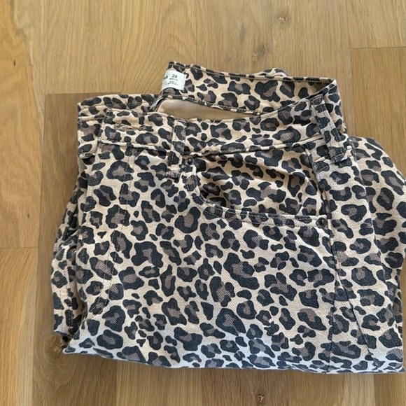 Abercrombie & Fitch Curve Love Mid Rise Barrel Jean Leopard 28 NWOT - Picture 7 of 9